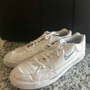 Nike Men's Off-White and Navy Sneakers